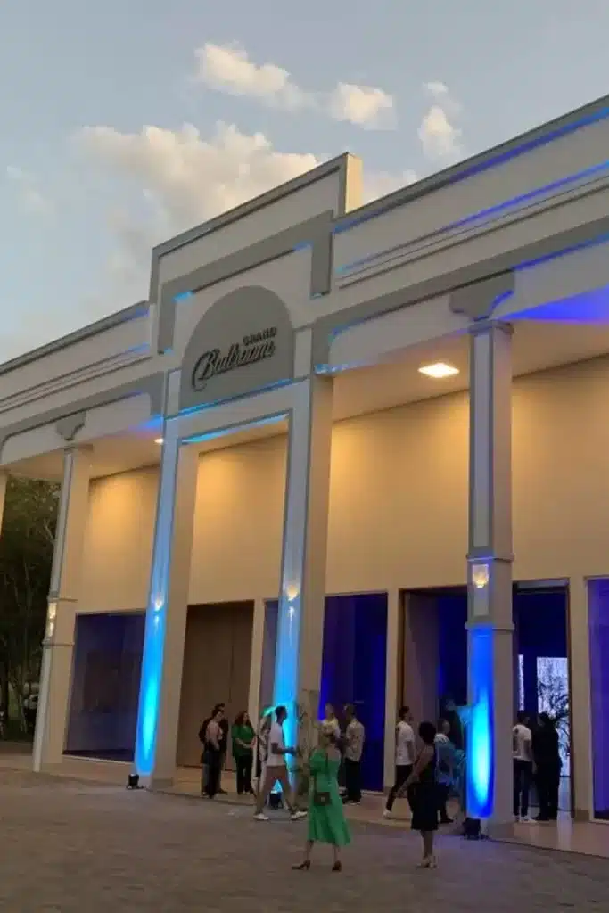 Fachada Salão de convenções e eventos corporativos no Grand Carimã.